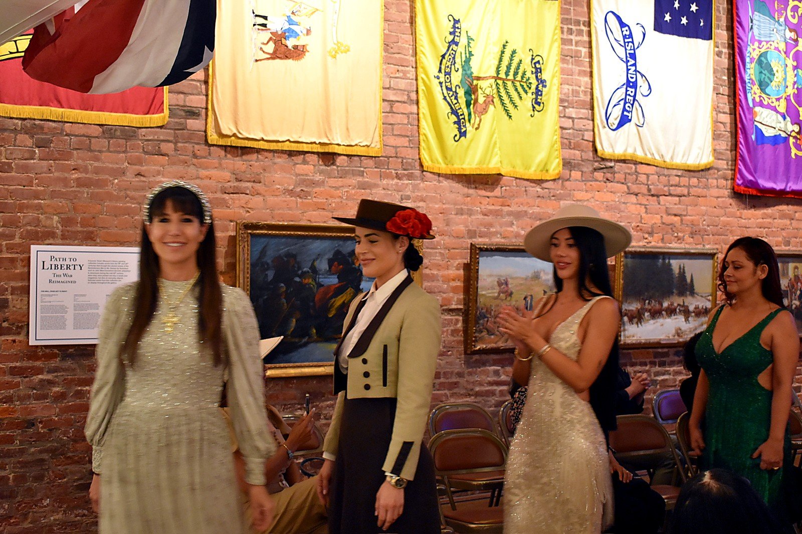 Modelos sobre la pasarela.